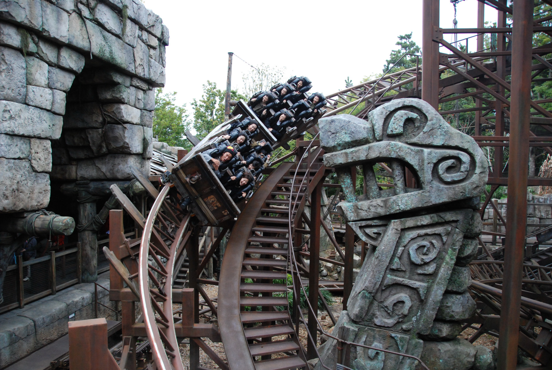 Kolejka górska Raging Spirits